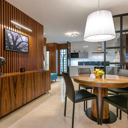 Apartamento On The Main Street With Parking Old Town