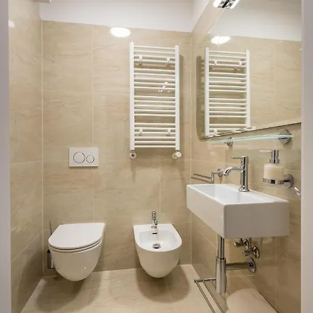 On The Main Street With Parking Old Town Apartamento *