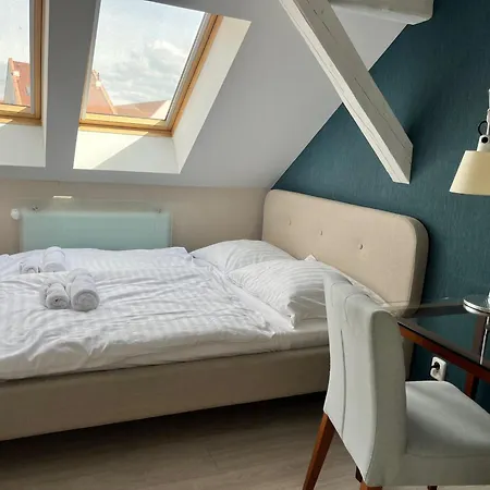 On The Main Street With Parking Old Town Apartamento